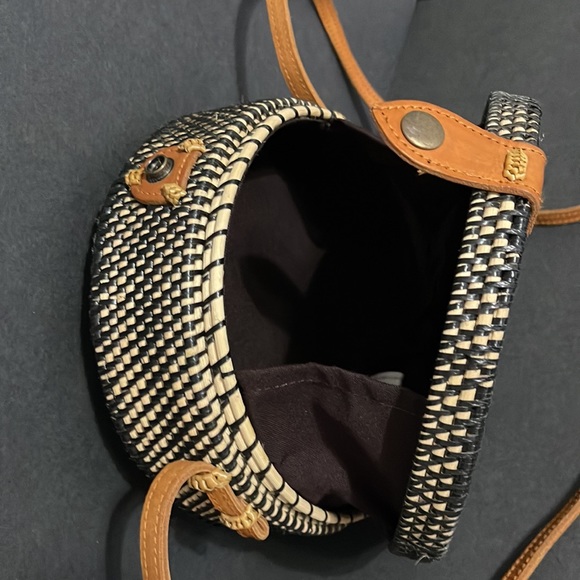 BLACK AND TAN ROUND RATTAN PURSE - Picture 8 of 12